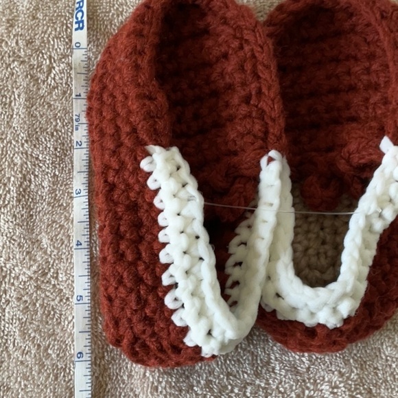 Handmade Red and brown Crochet Slippers new - Picture 4 of 4